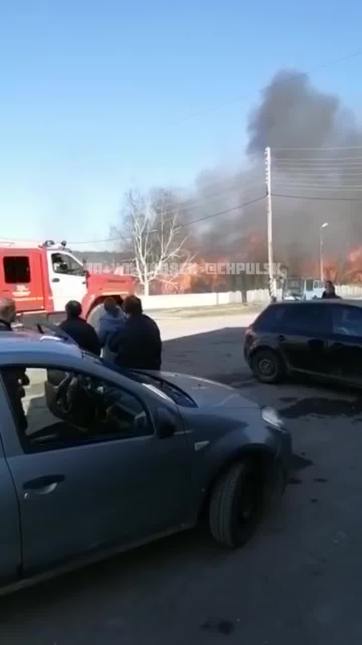 В Ясашной Ташле в пожаре сгорели два дома и библиотека (видео) | Новости  Ульяновска. Смотреть онлайн