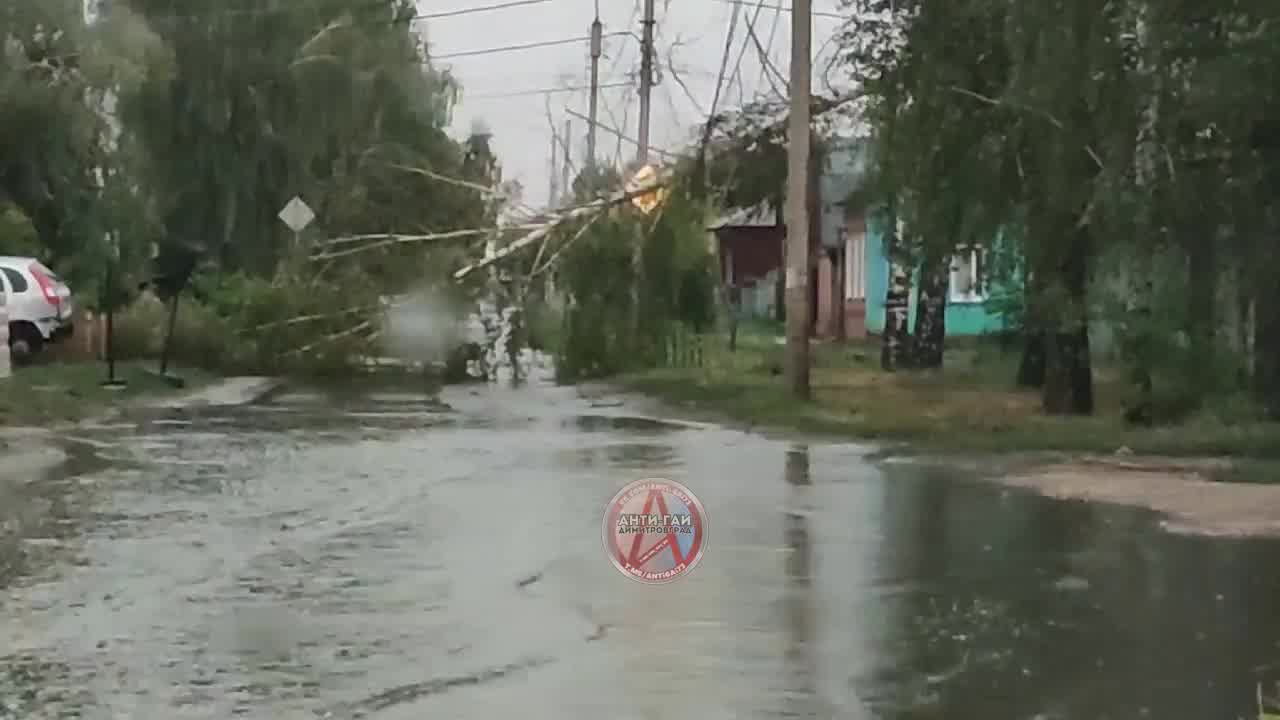 На Федерации сдуло китов, в Карагино снесло остановки: Последствия непогоды  в Ульяновской области | Новости Ульяновска. Смотреть онлайн